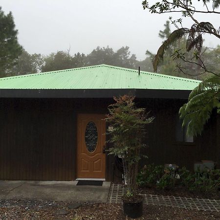 Volcano Acres Ranch Bed And Breakfast Exterior photo
