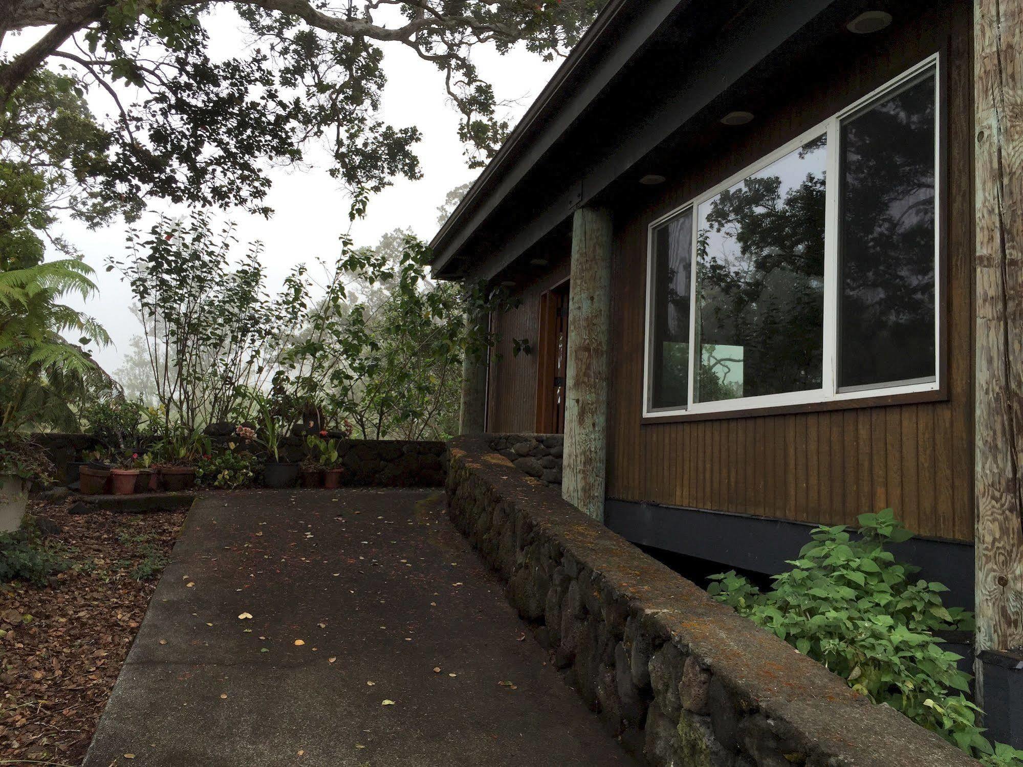 Volcano Acres Ranch Bed And Breakfast Exterior photo